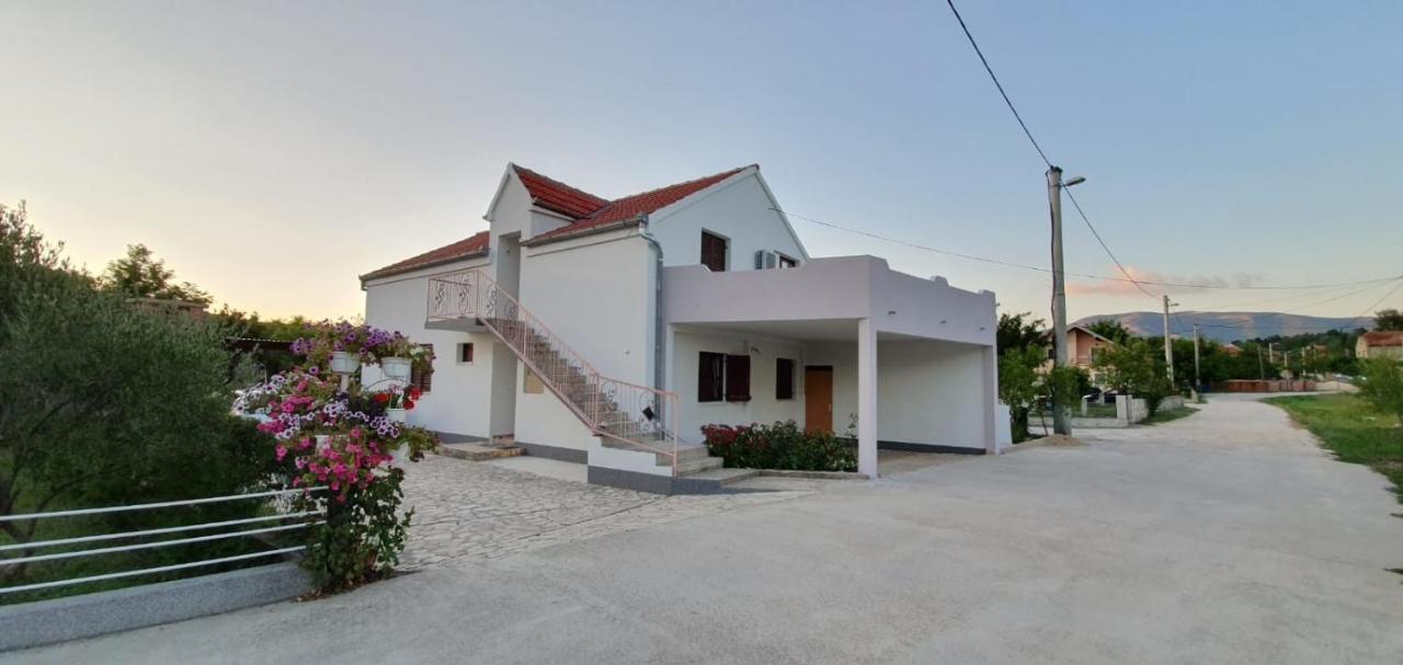 Apartment Magdalena Knin Bagian luar foto