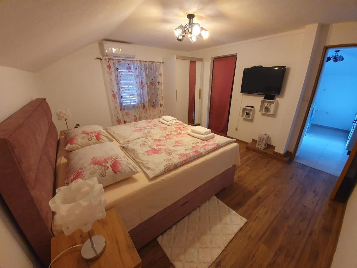 Apartment Magdalena Knin Bagian luar foto