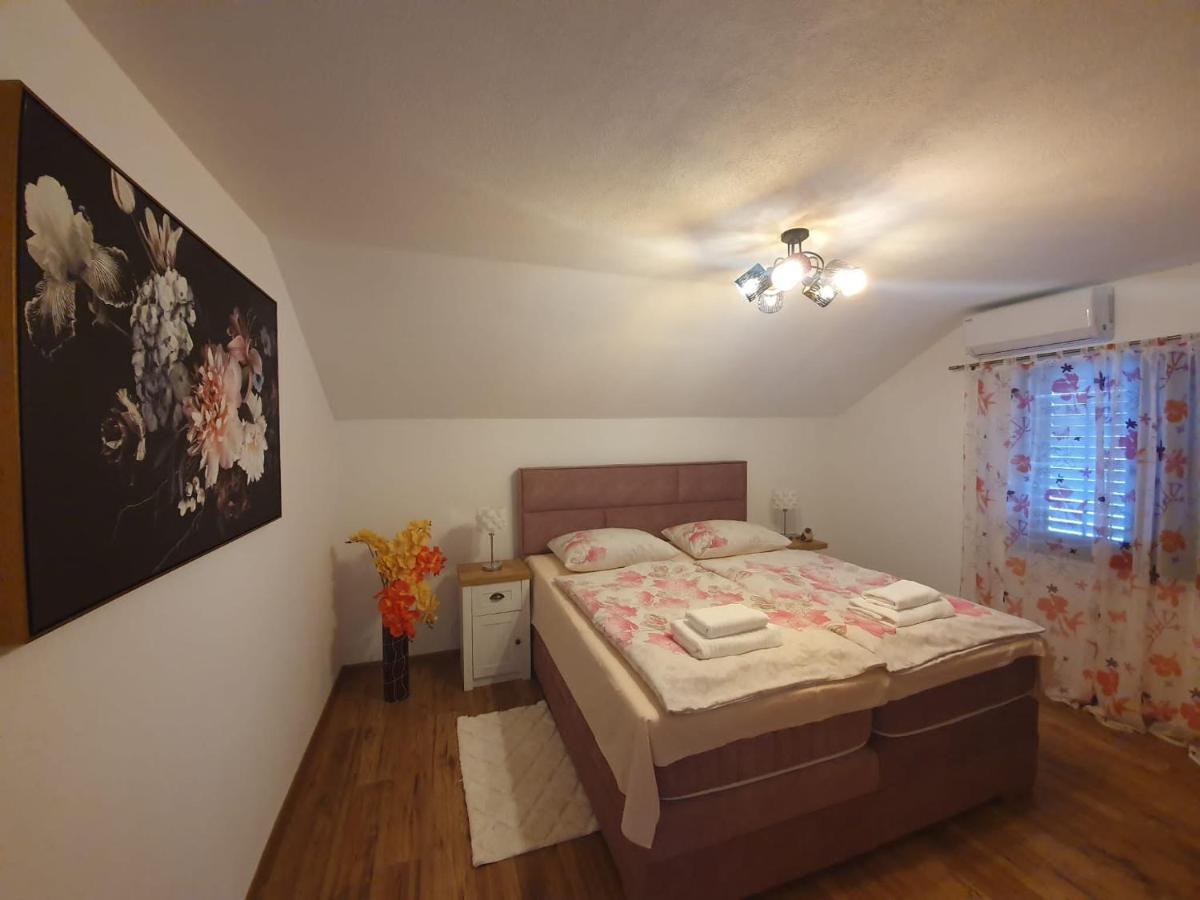Apartment Magdalena Knin Bagian luar foto